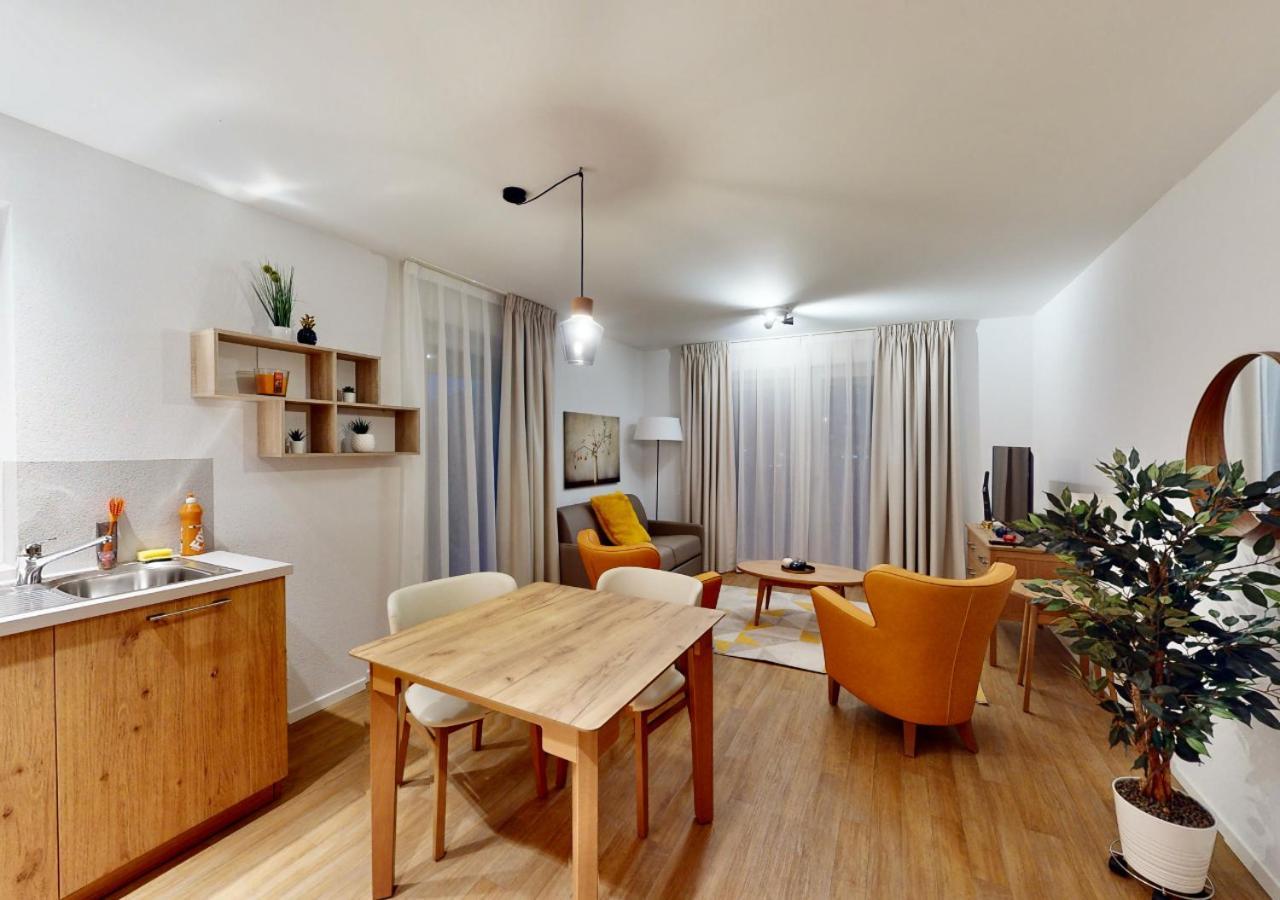 Alp Art Hotel Monthey Collombey-Muraz Buitenkant foto
