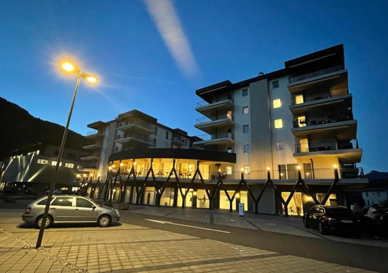 Alp Art Hotel Monthey Collombey-Muraz Buitenkant foto