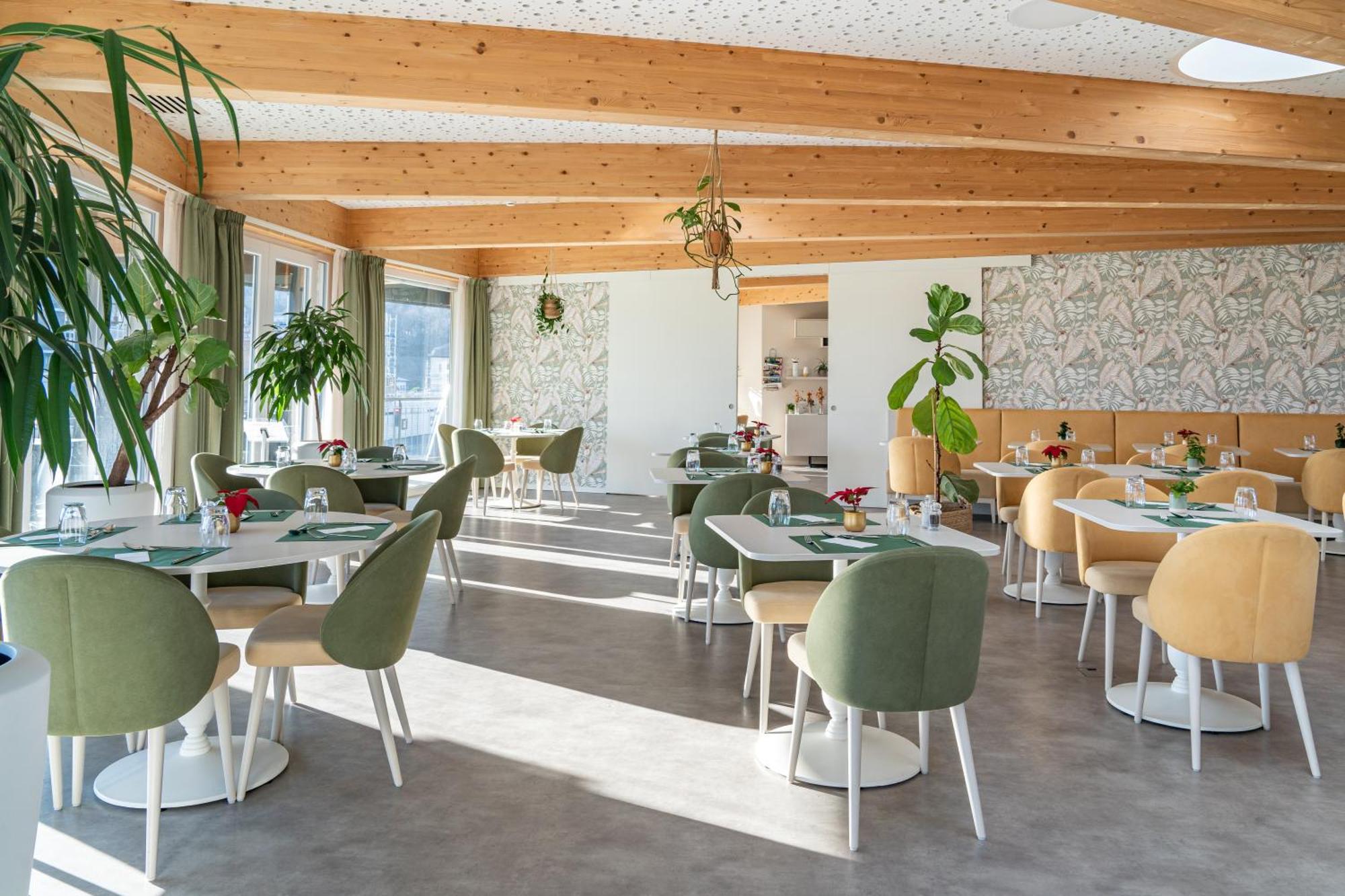 Alp Art Hotel Monthey Collombey-Muraz Buitenkant foto