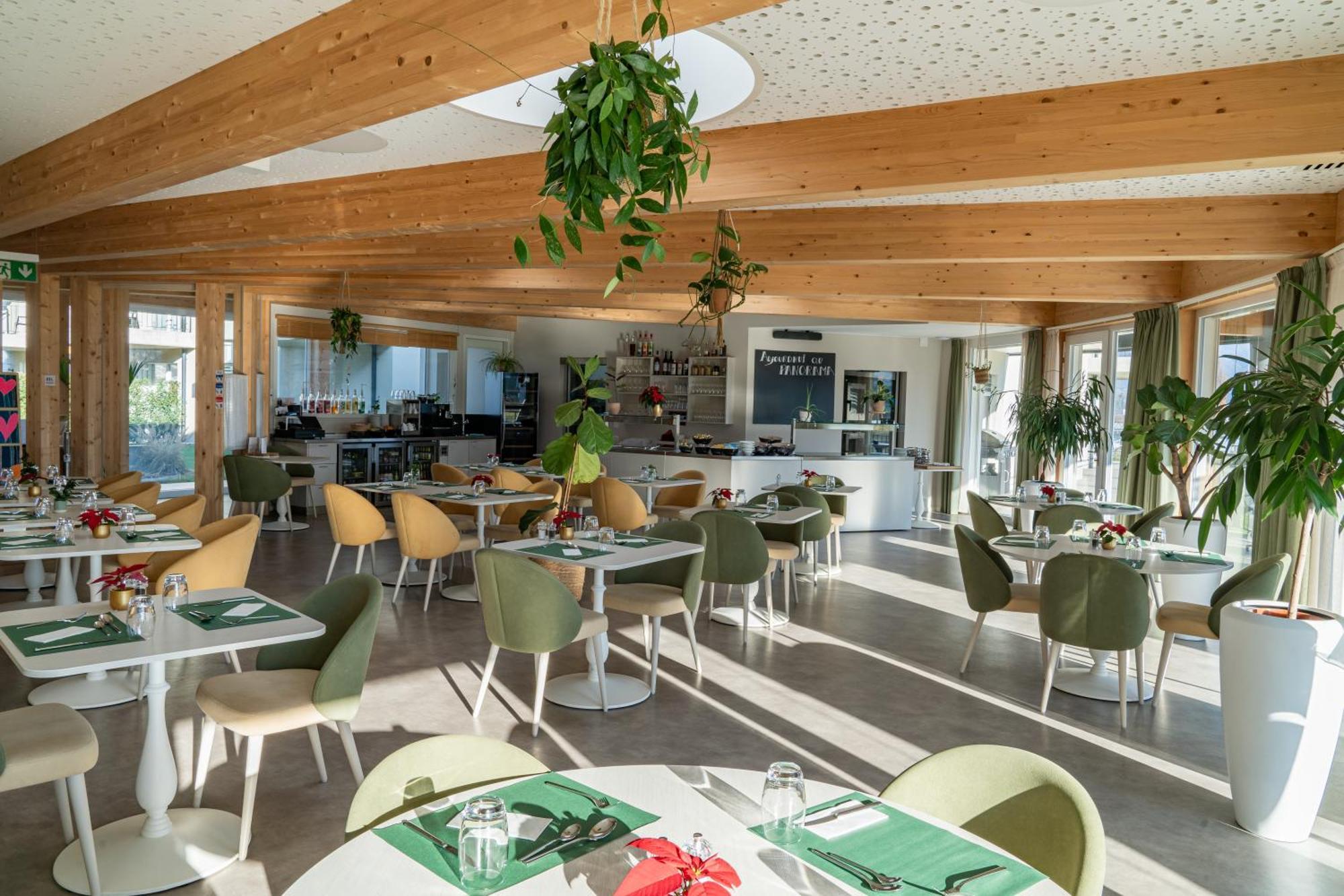 Alp Art Hotel Monthey Collombey-Muraz Buitenkant foto