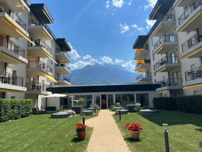 Alp Art Hotel Monthey Collombey-Muraz Buitenkant foto