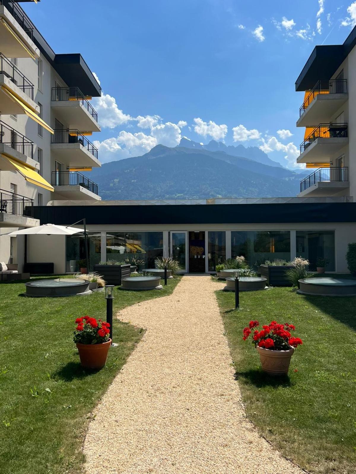 Alp Art Hotel Monthey Collombey-Muraz Buitenkant foto