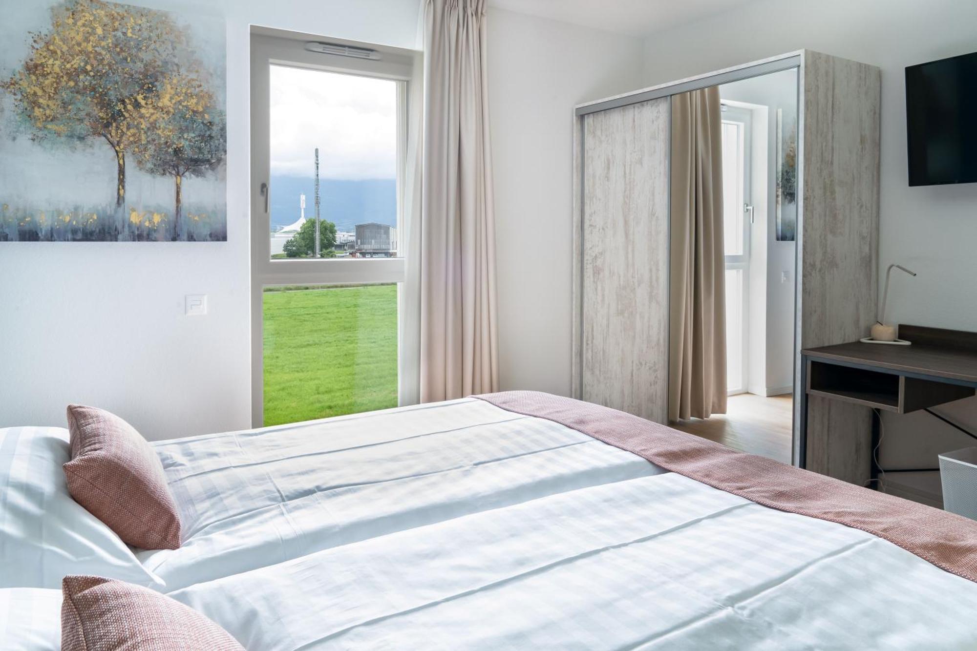 Alp Art Hotel Monthey Collombey-Muraz Buitenkant foto