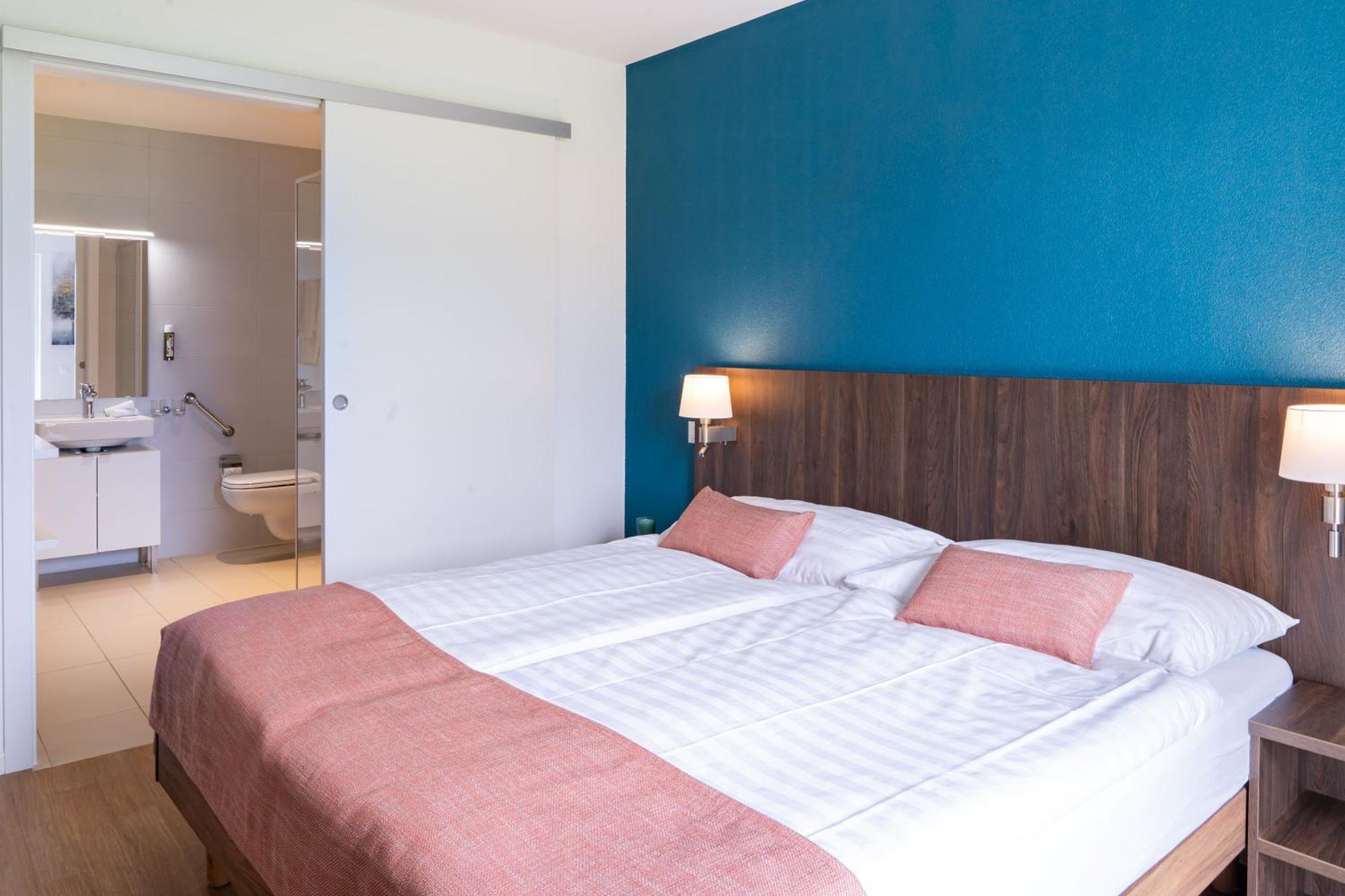 Alp Art Hotel Monthey Collombey-Muraz Buitenkant foto