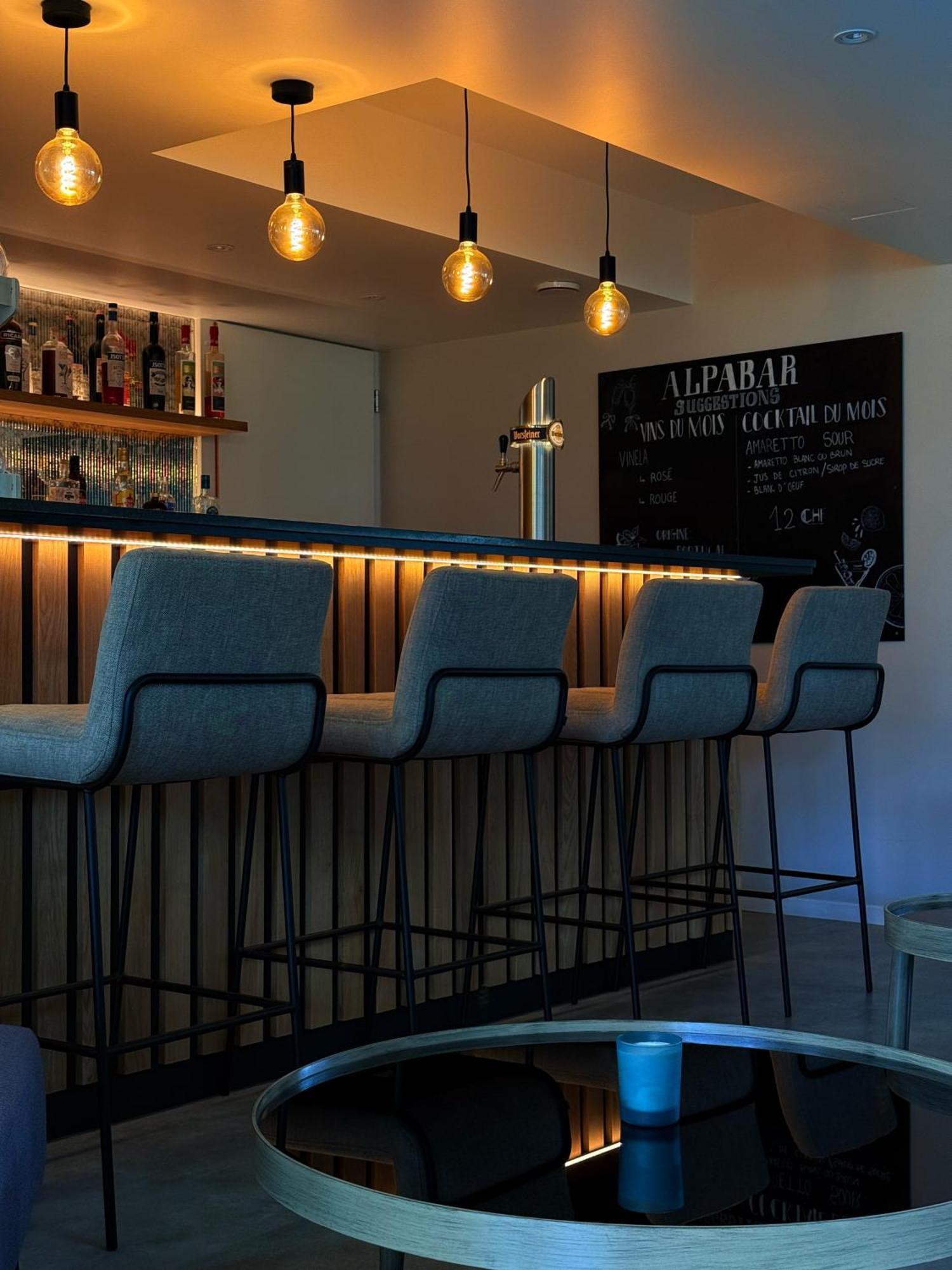 Alp Art Hotel Monthey Collombey-Muraz Buitenkant foto