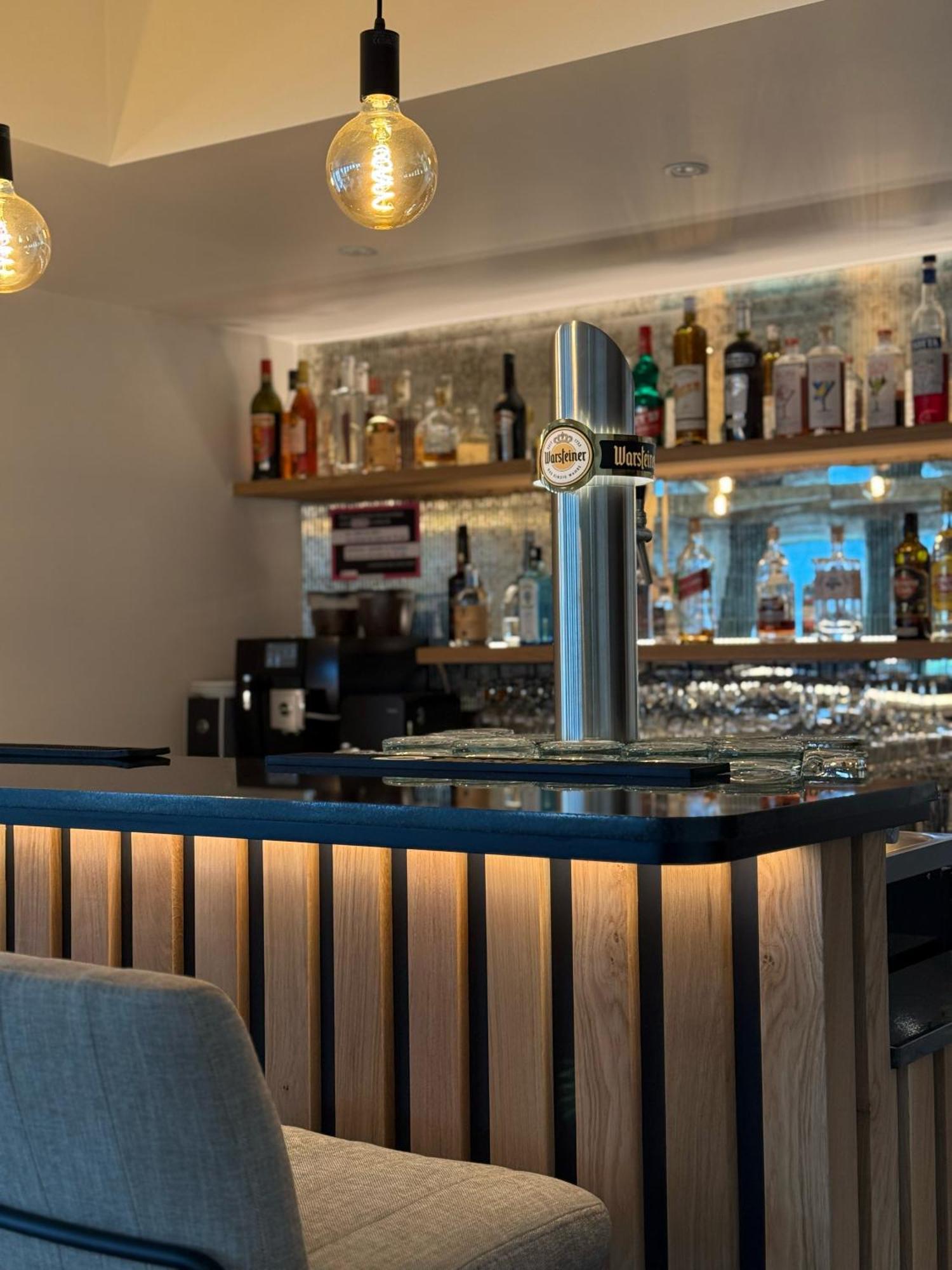 Alp Art Hotel Monthey Collombey-Muraz Buitenkant foto