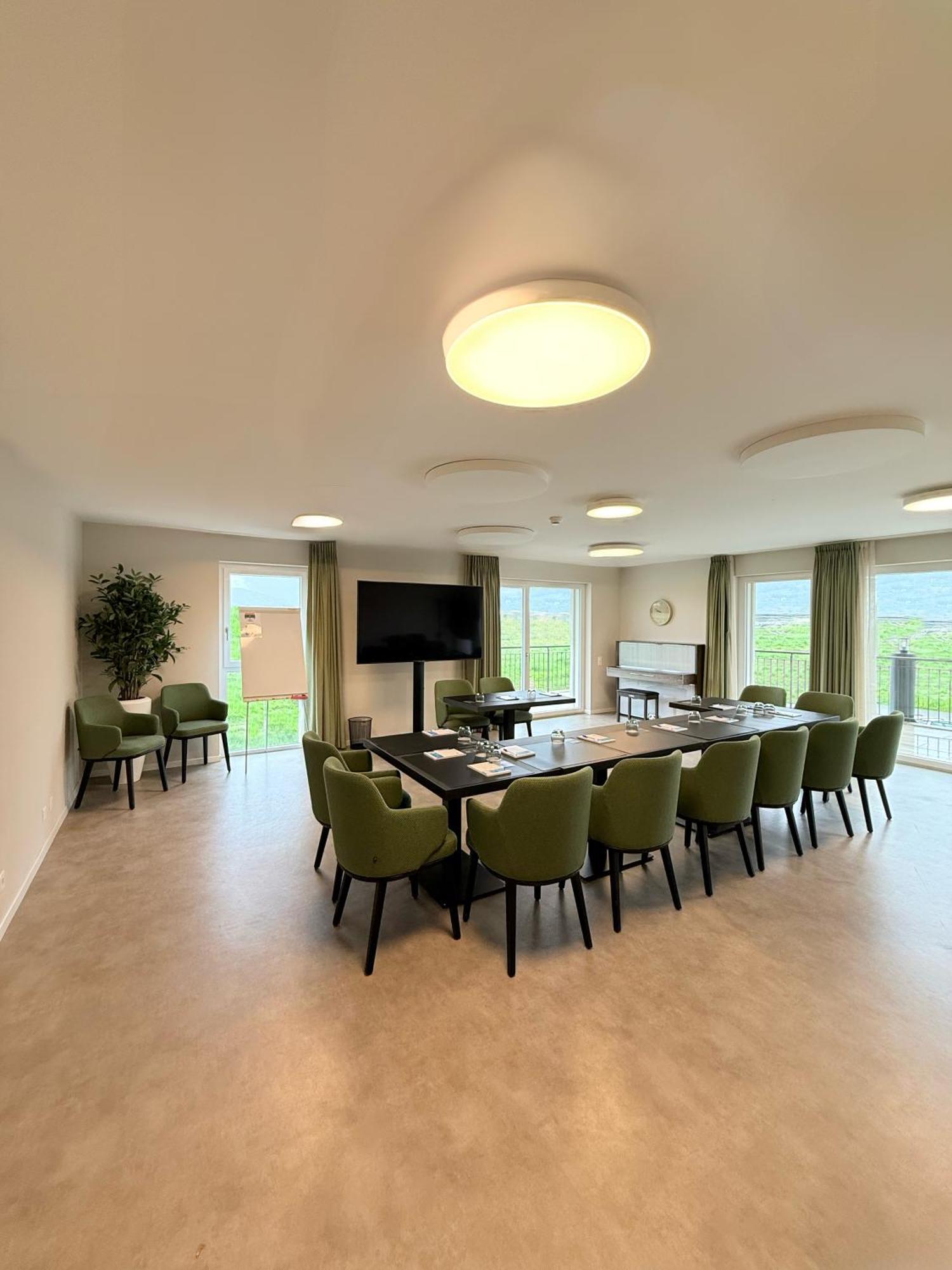 Alp Art Hotel Monthey Collombey-Muraz Buitenkant foto
