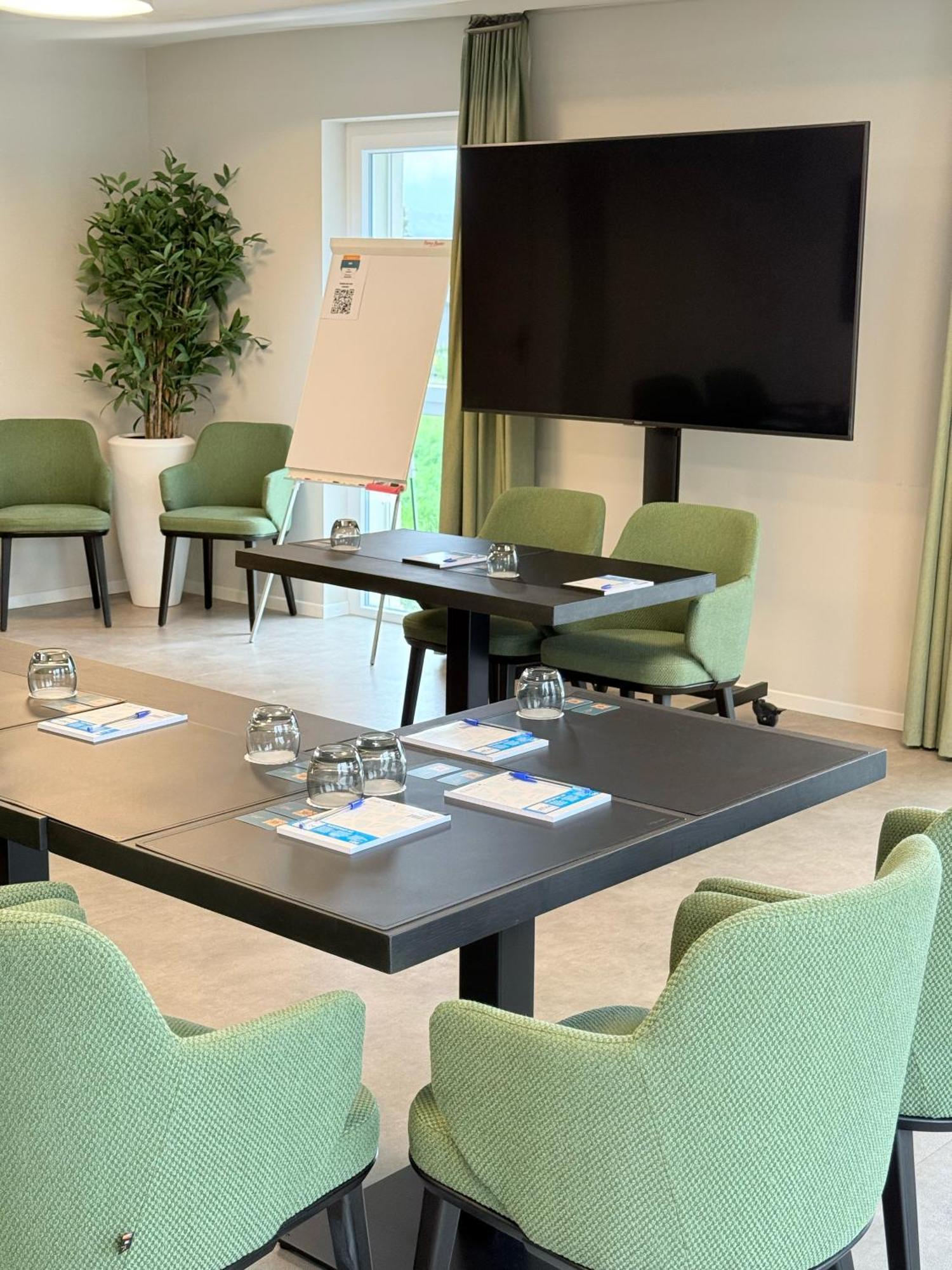 Alp Art Hotel Monthey Collombey-Muraz Buitenkant foto