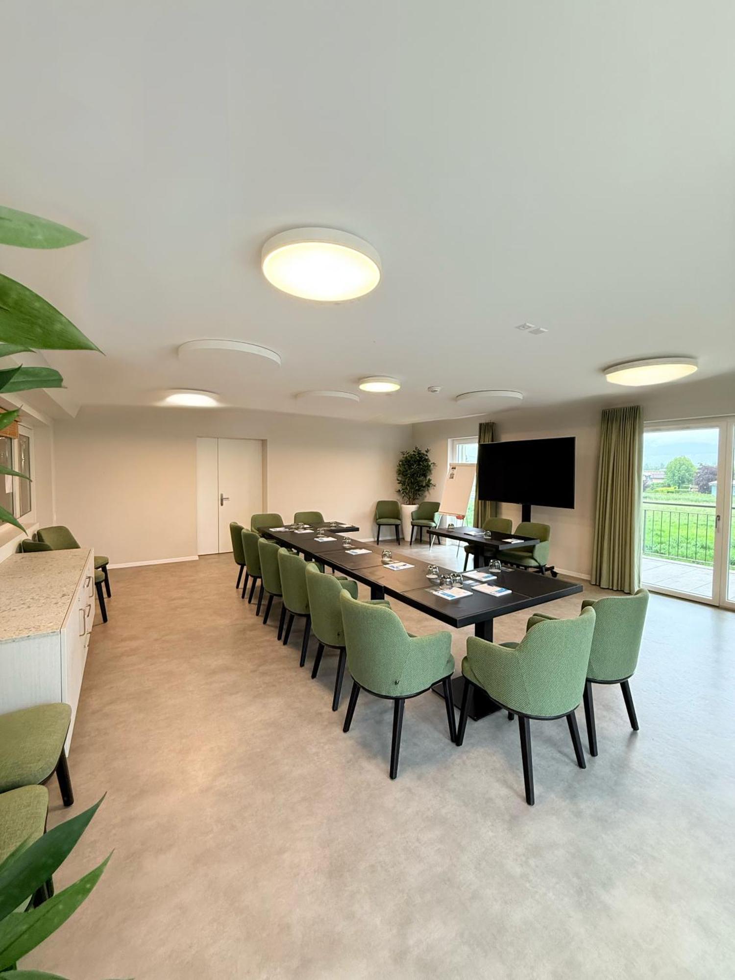 Alp Art Hotel Monthey Collombey-Muraz Buitenkant foto